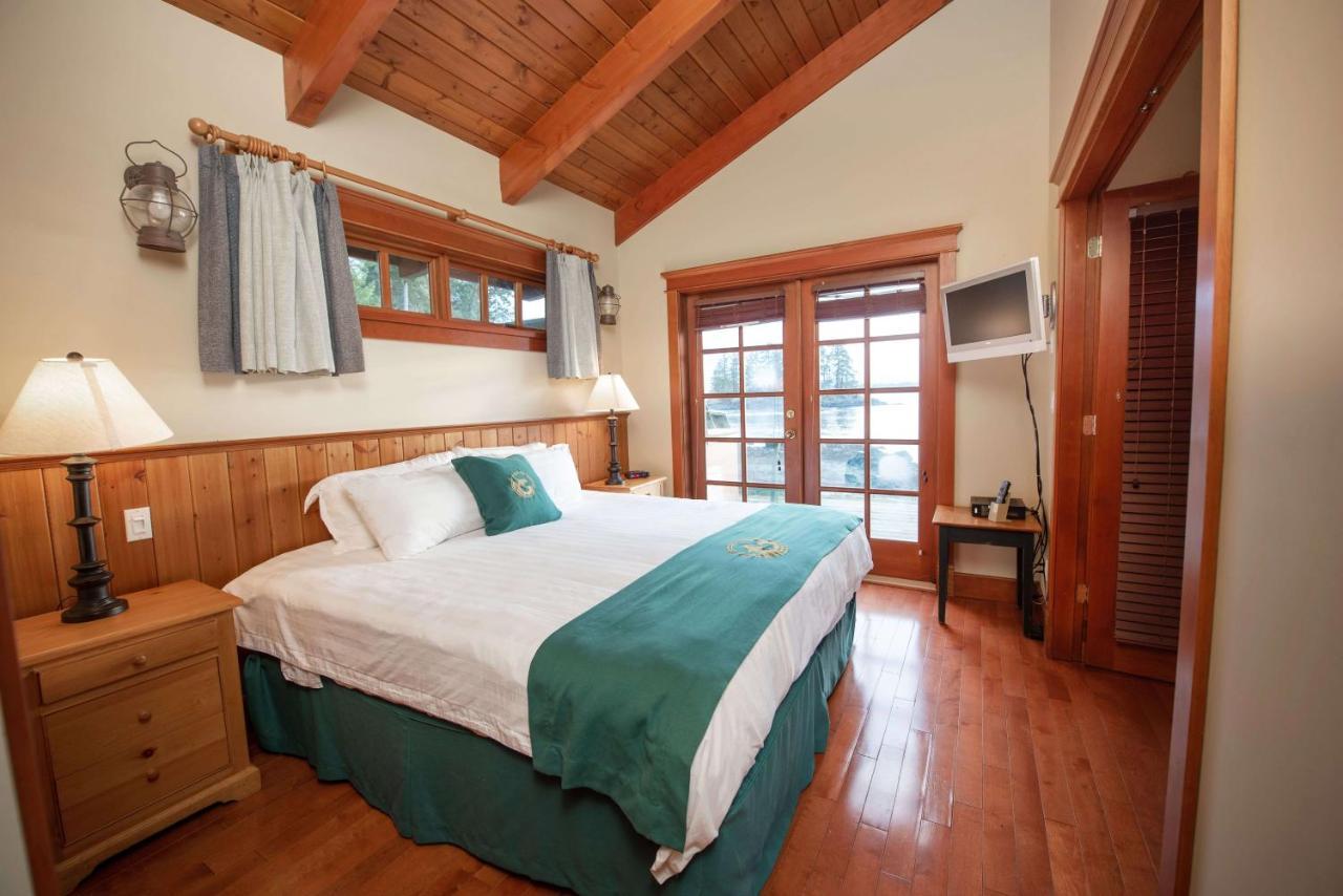 April Point Resort Quathiaski Cove Extérieur photo