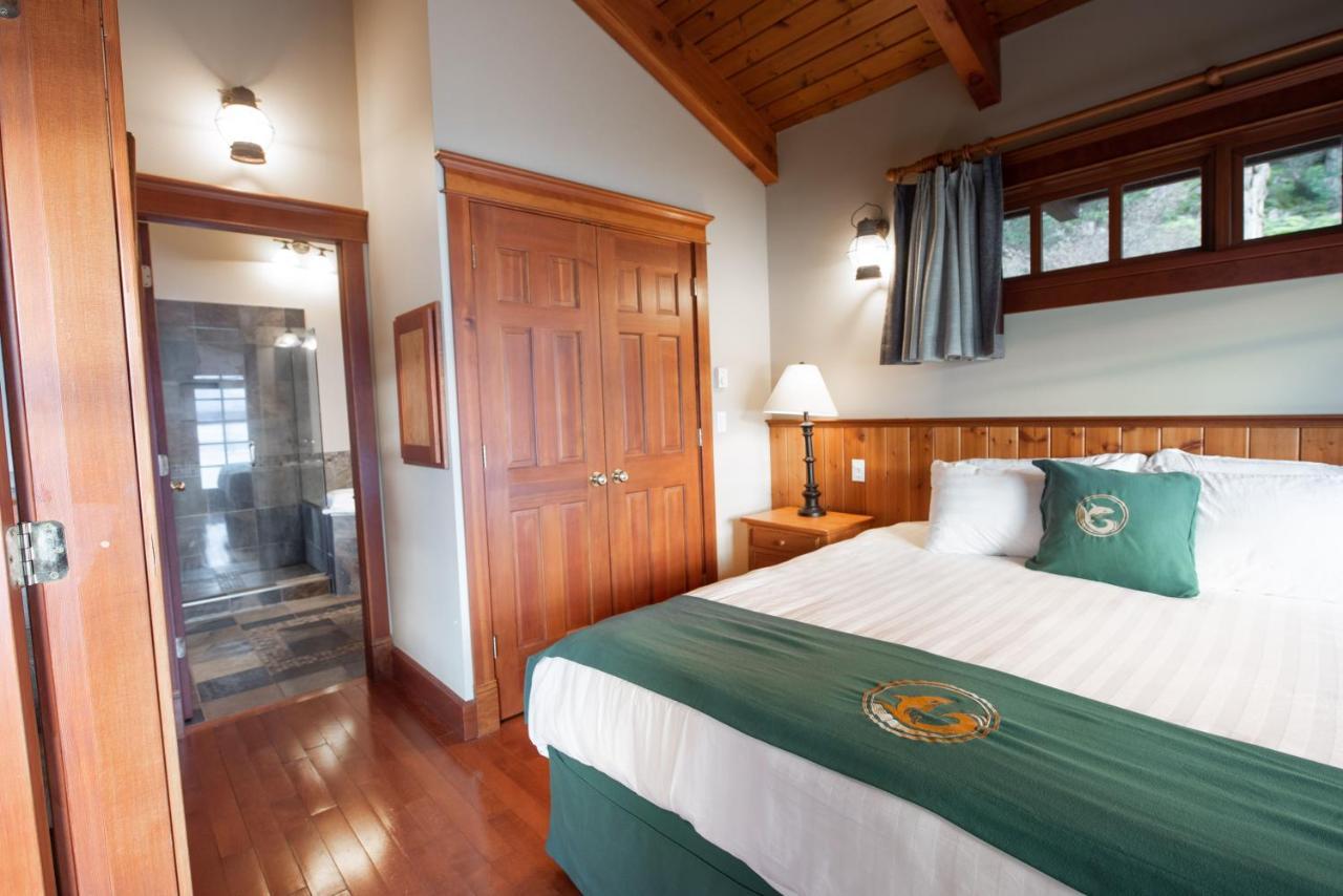 April Point Resort Quathiaski Cove Extérieur photo
