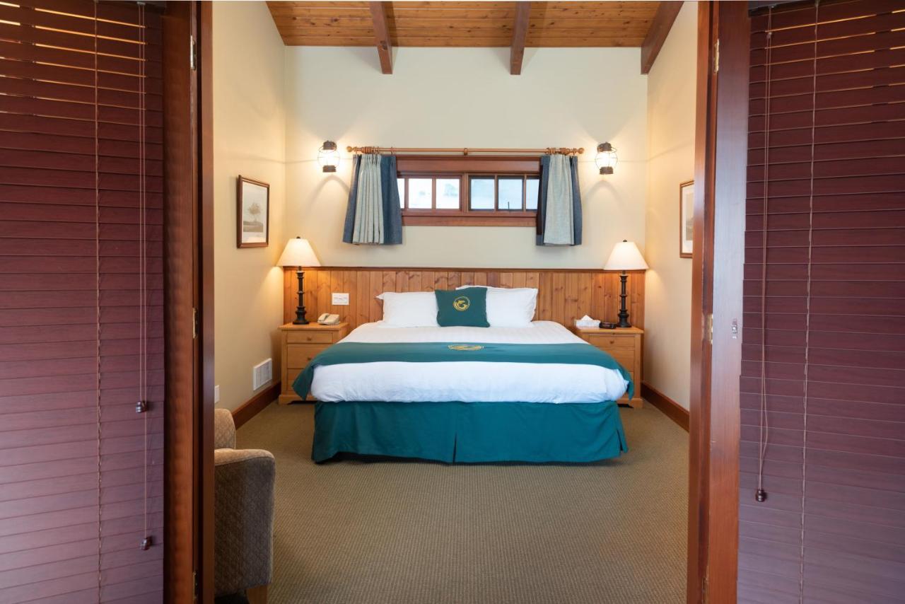 April Point Resort Quathiaski Cove Extérieur photo